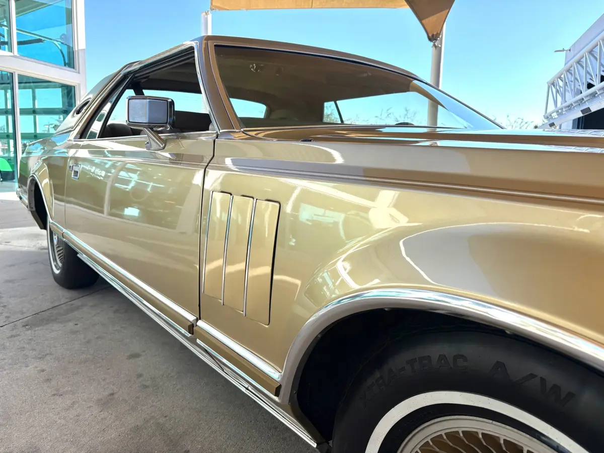 Vehicle photo 20