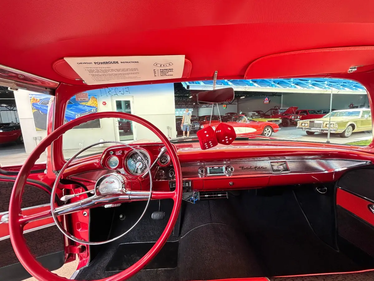 Vehicle photo 24