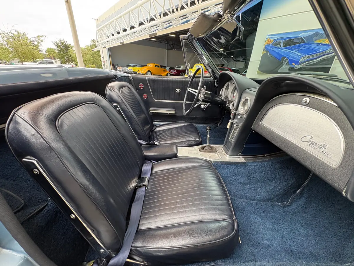 Vehicle photo 49