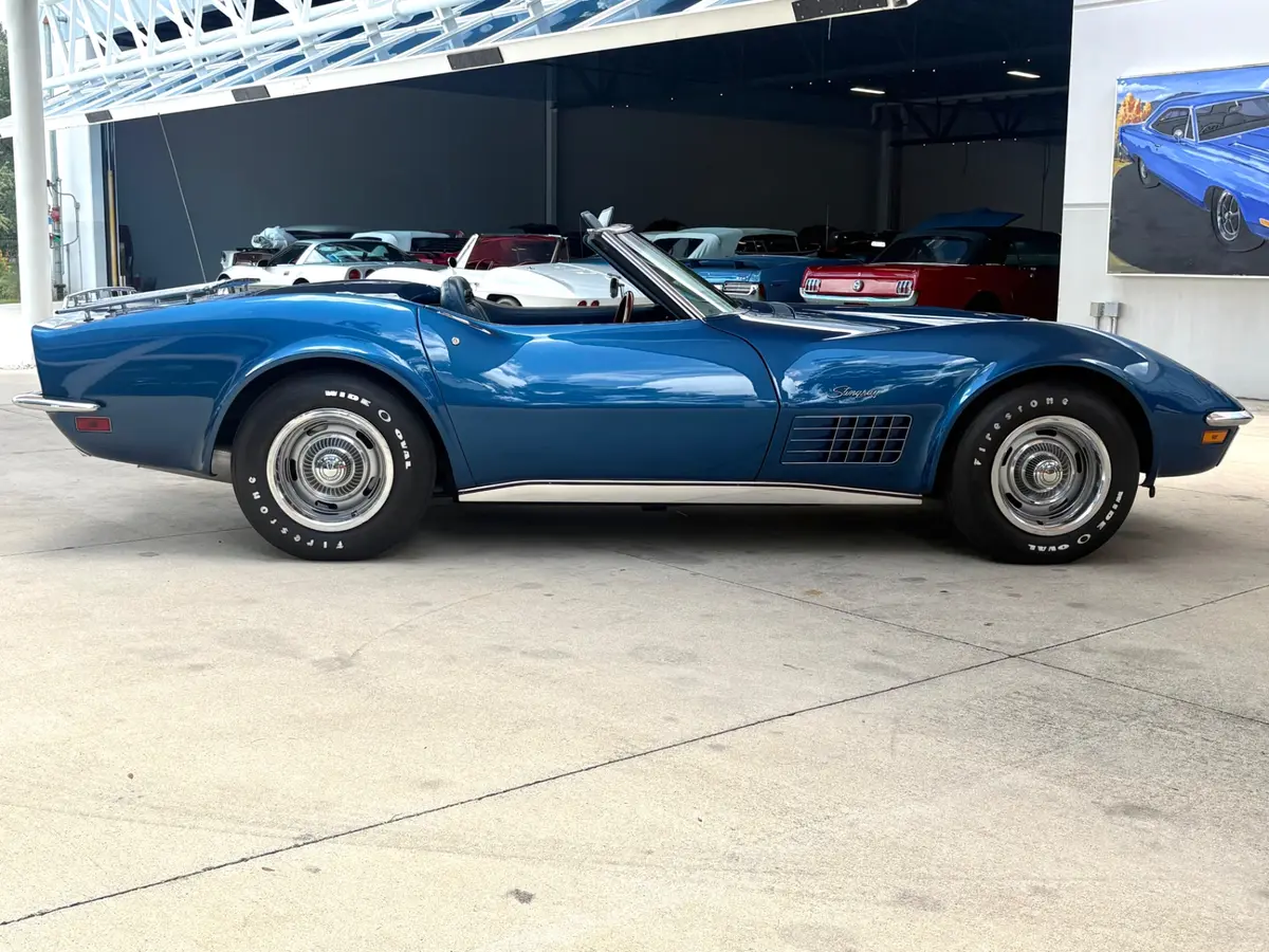 Vehicle photo 5