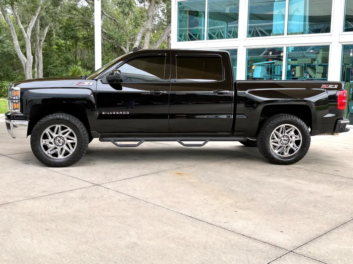 Vehicle photo 10