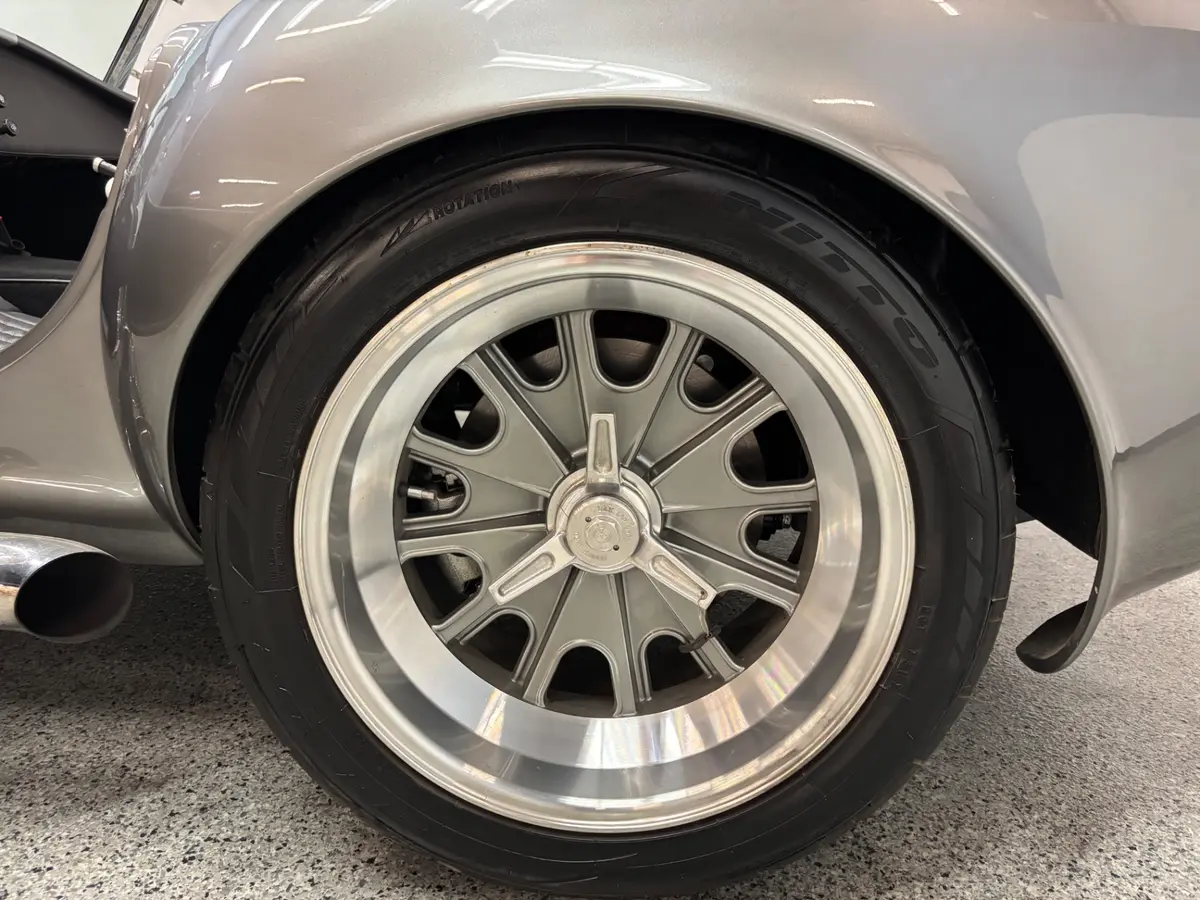 Vehicle photo 18