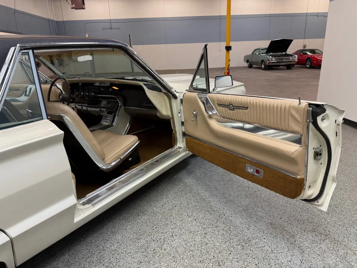 Vehicle photo 33