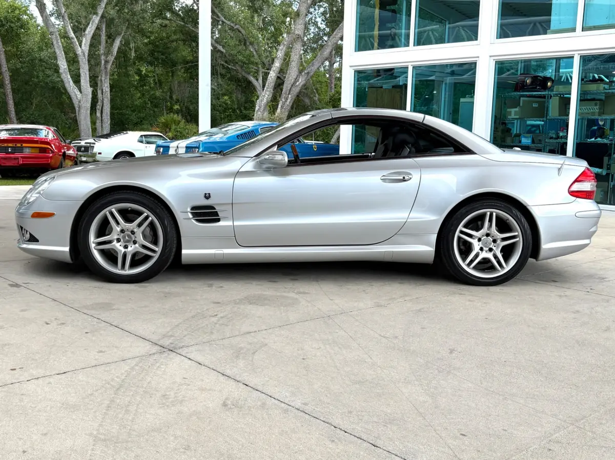 Vehicle photo 24