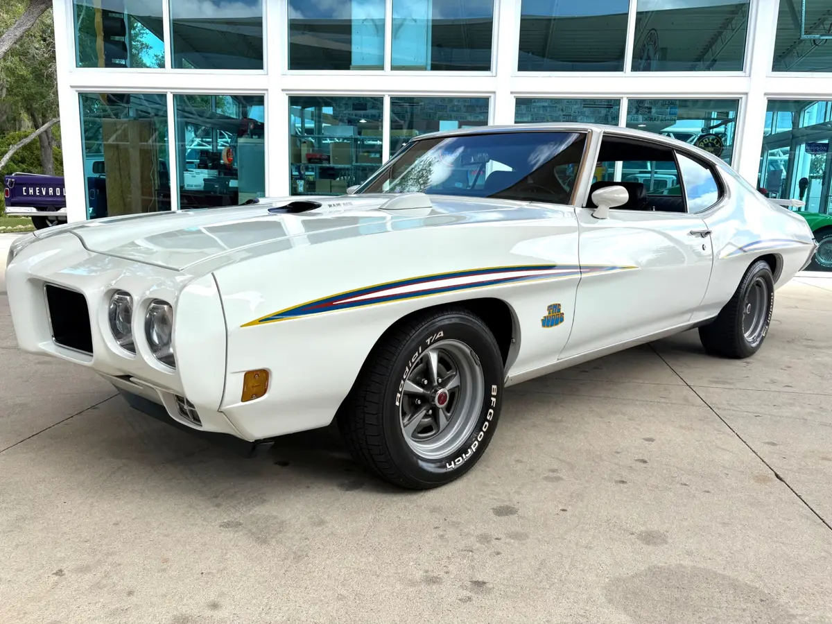 Vehicle photo 12