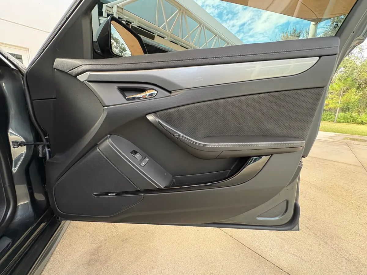 Vehicle photo 38