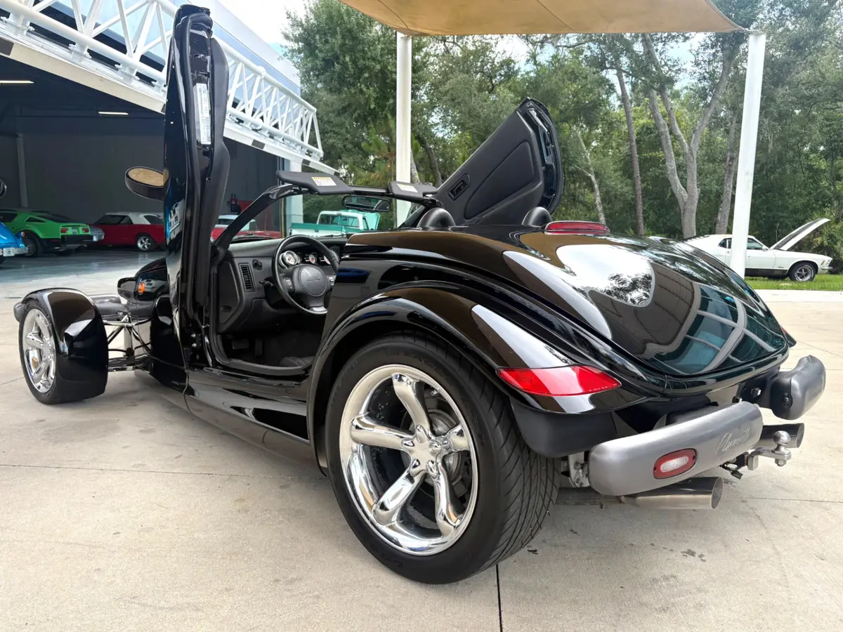 Vehicle photo 24