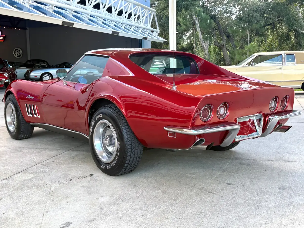 Vehicle photo 9