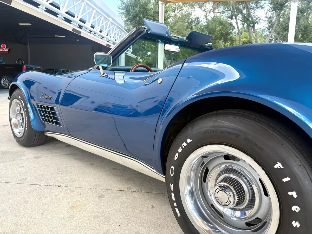 Vehicle photo 14