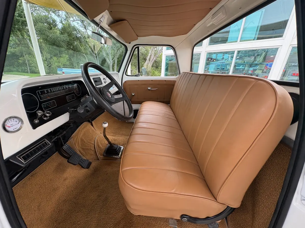 Vehicle photo 32