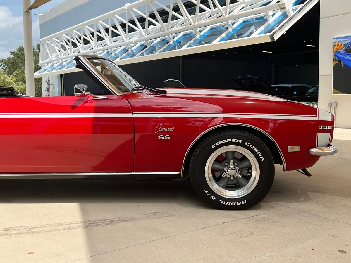 Vehicle photo 9