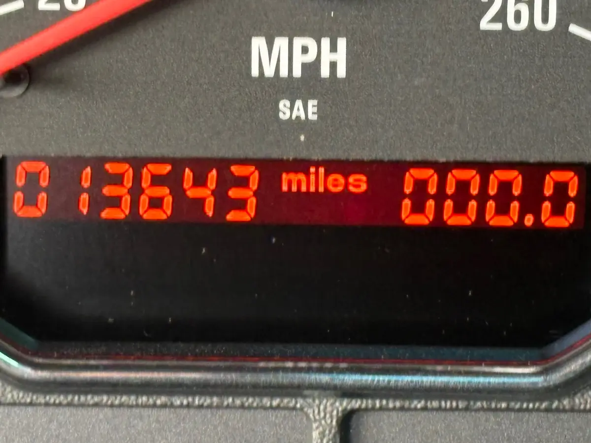 Vehicle photo 24