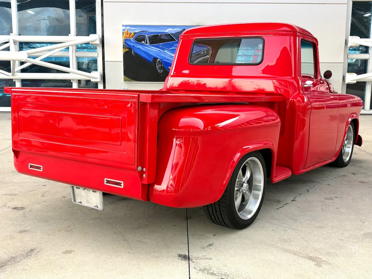 Vehicle photo 6