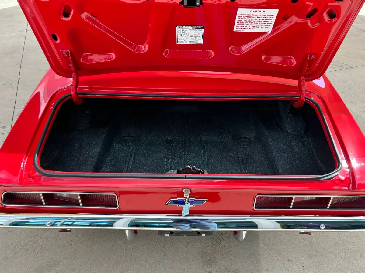 Vehicle photo 8