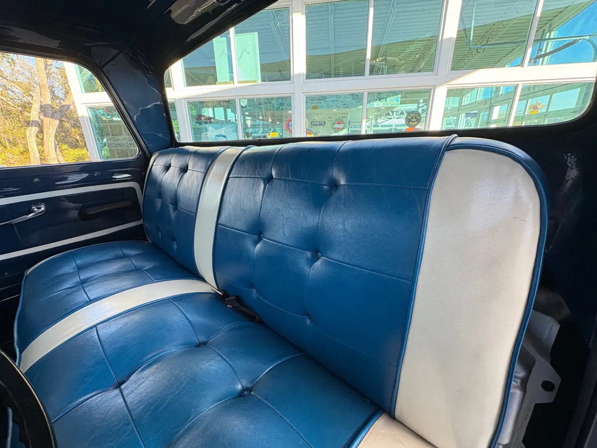 Vehicle photo 34