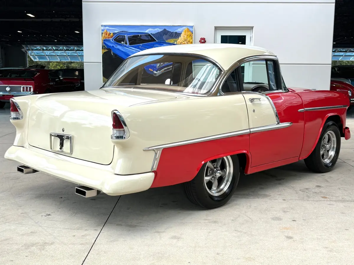 Vehicle photo 5