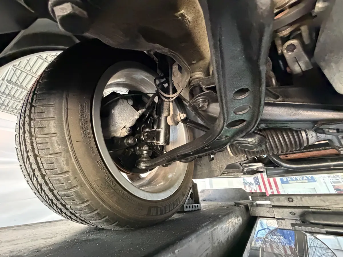 Vehicle photo 48