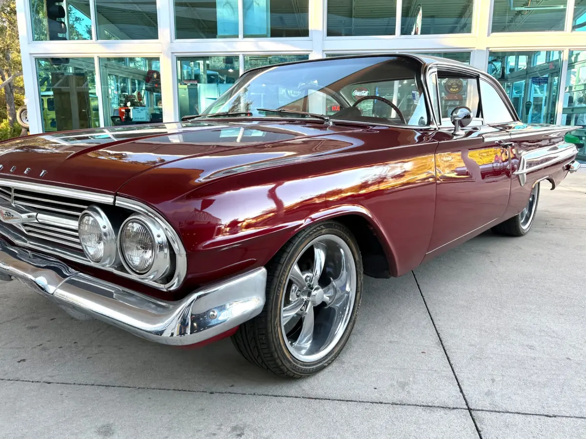 Vehicle photo 13