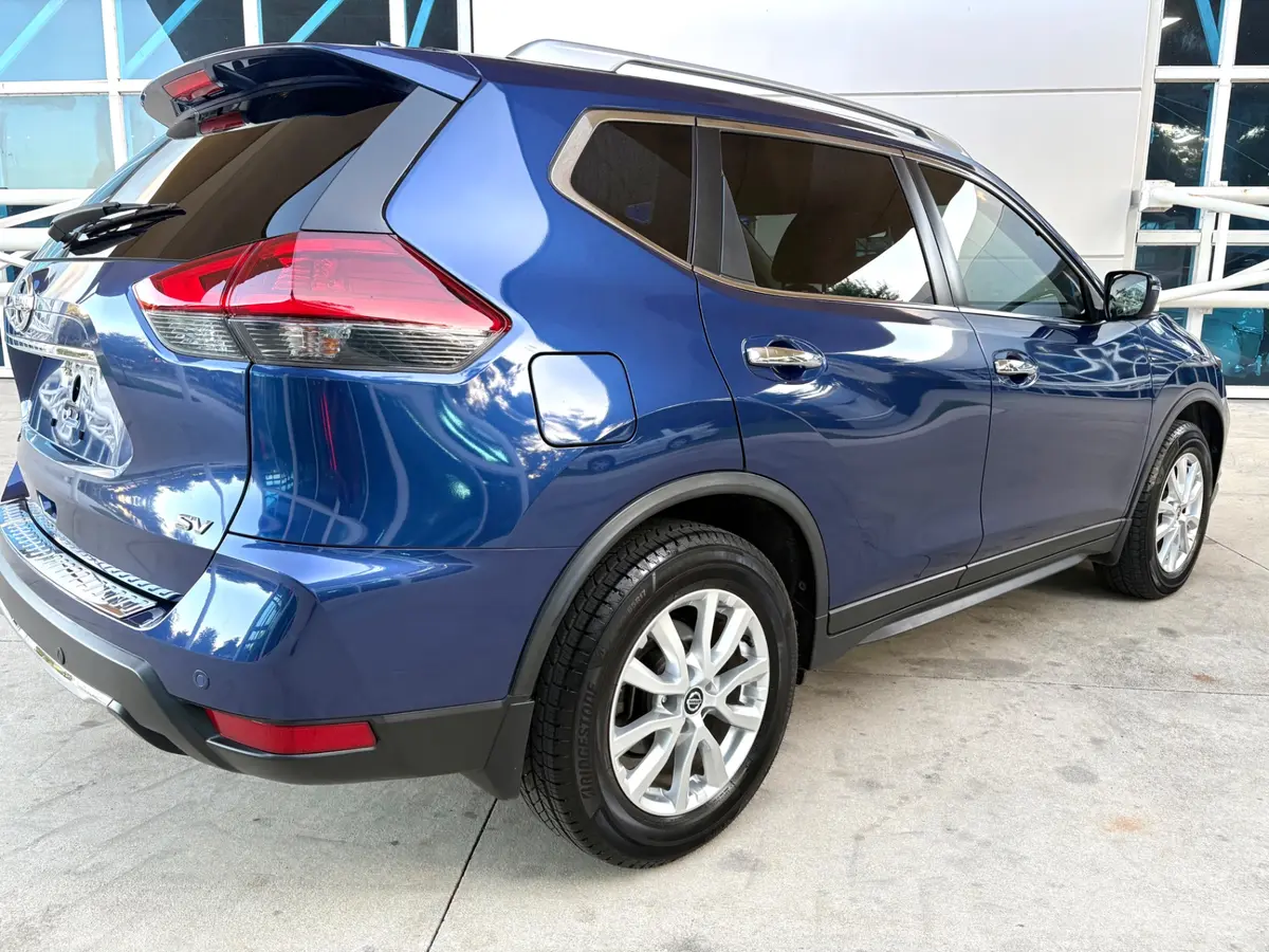 Vehicle photo 16
