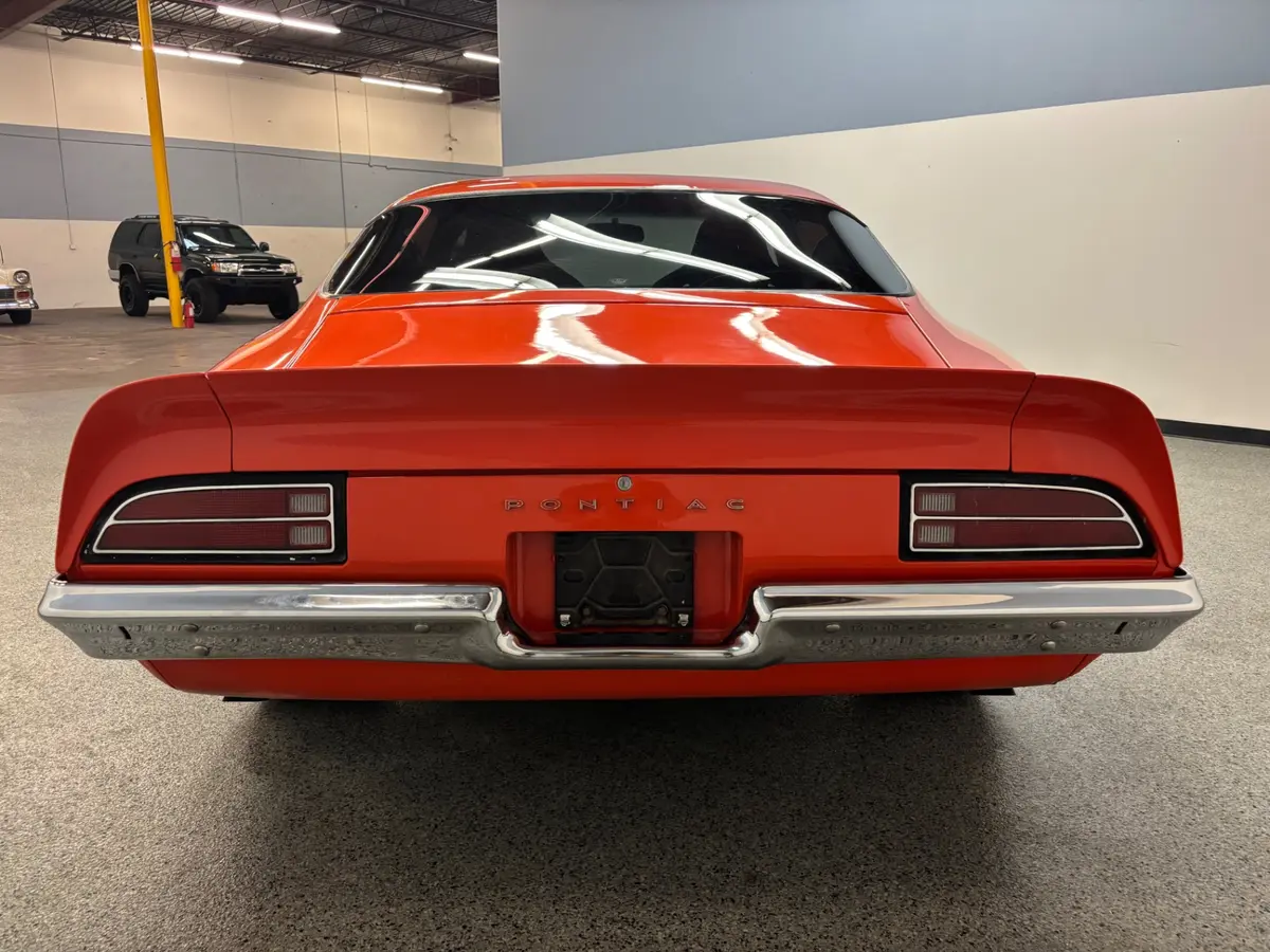 Vehicle photo 6