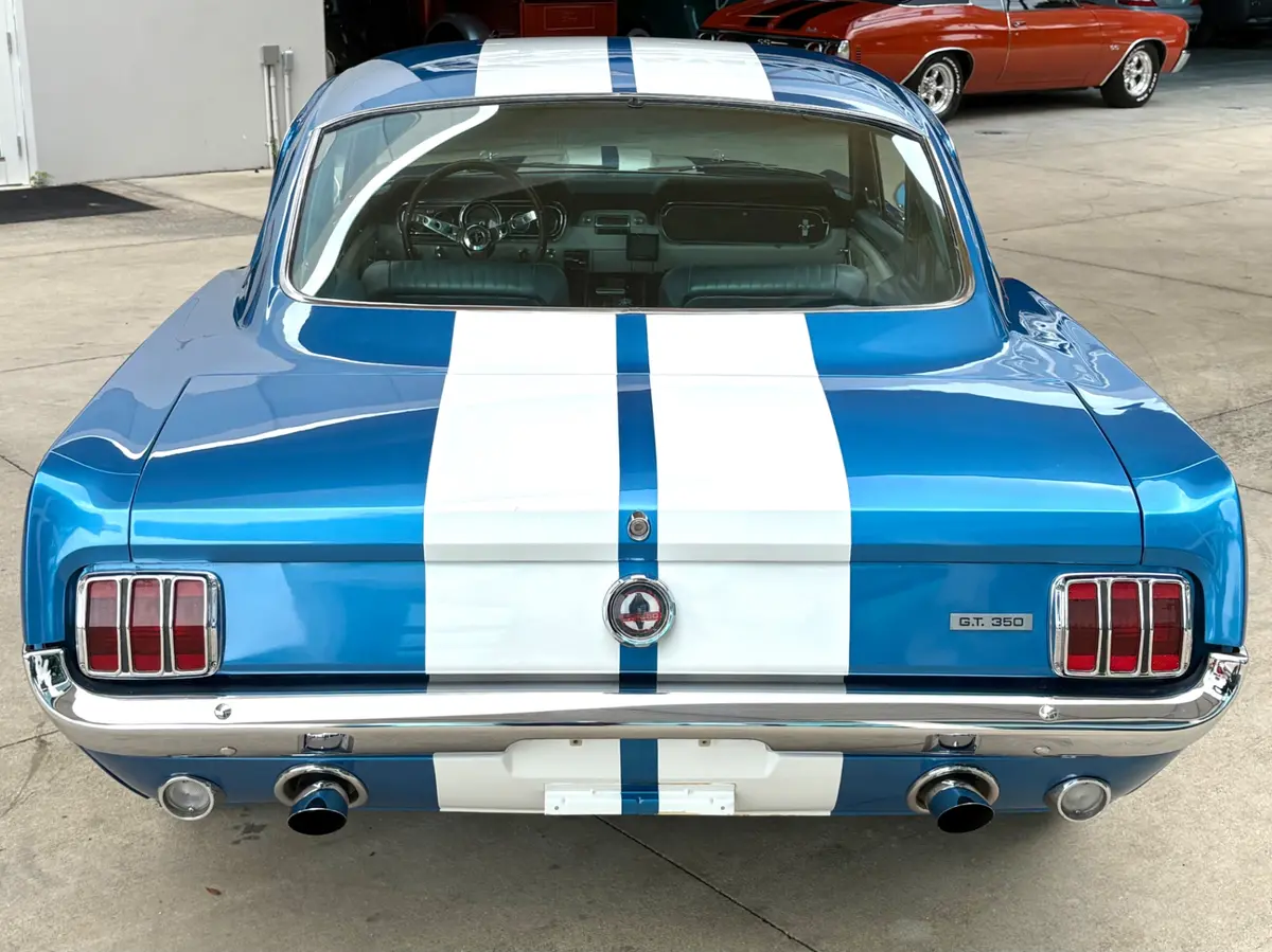 Vehicle photo 8