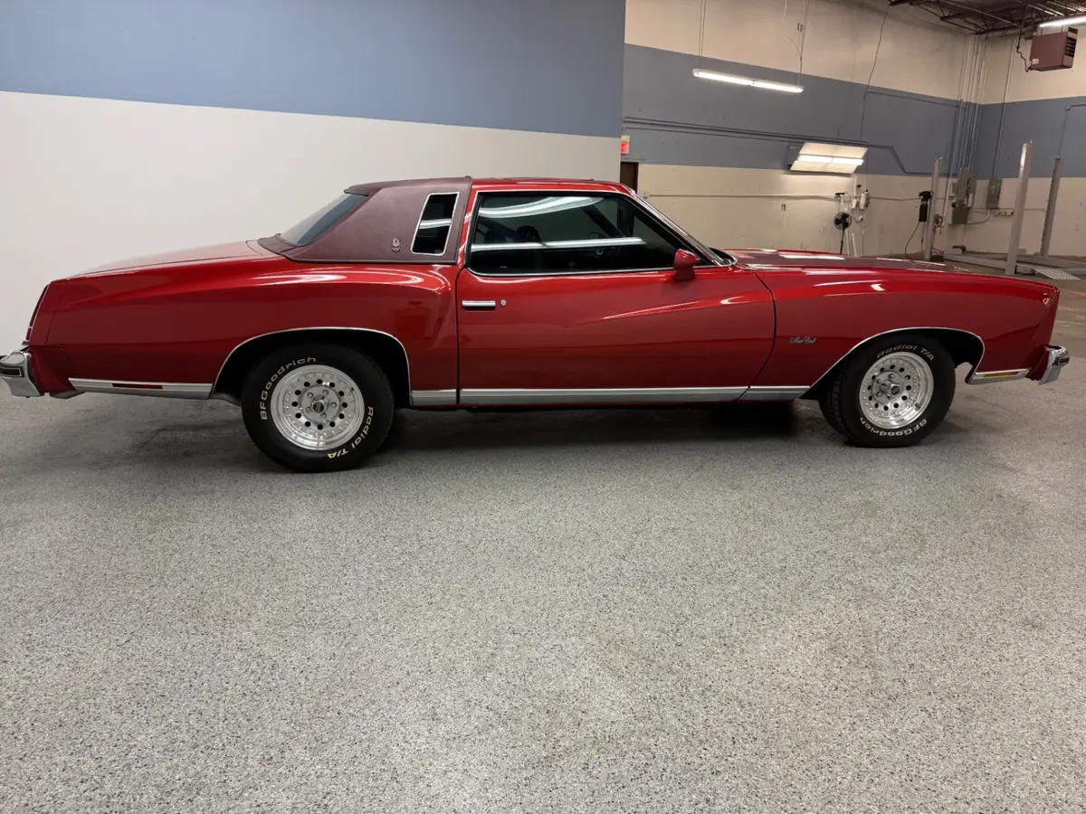 Vehicle photo 5
