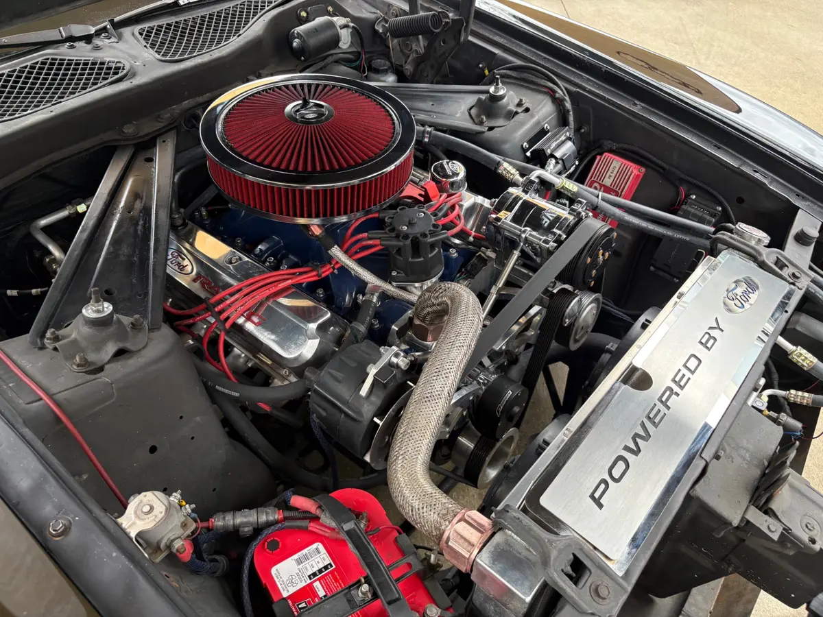 Vehicle photo 25