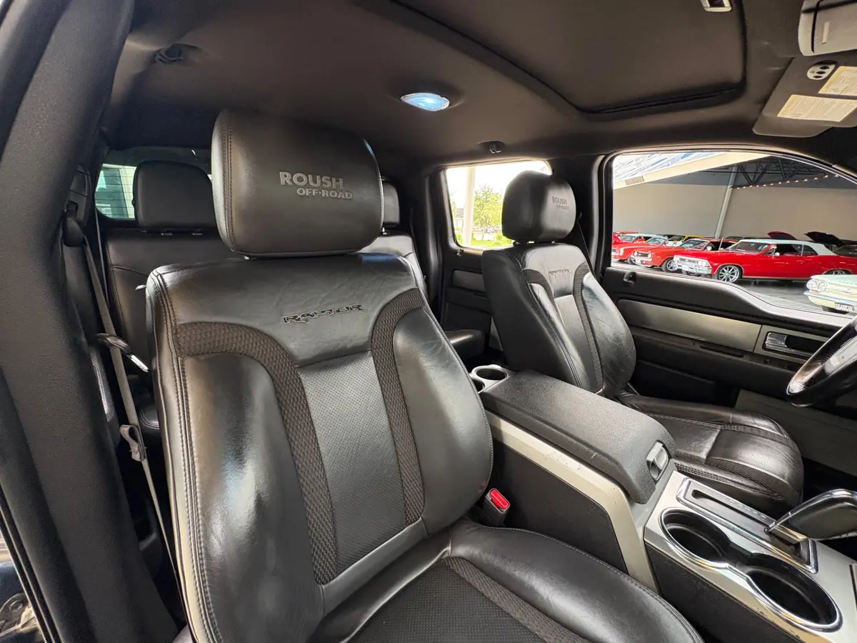 Vehicle photo 46