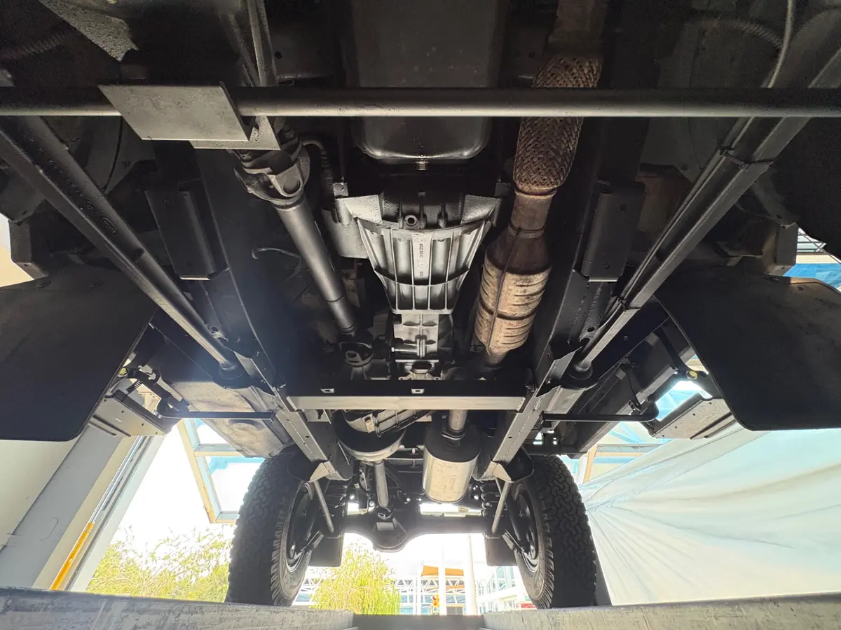 Vehicle photo 54