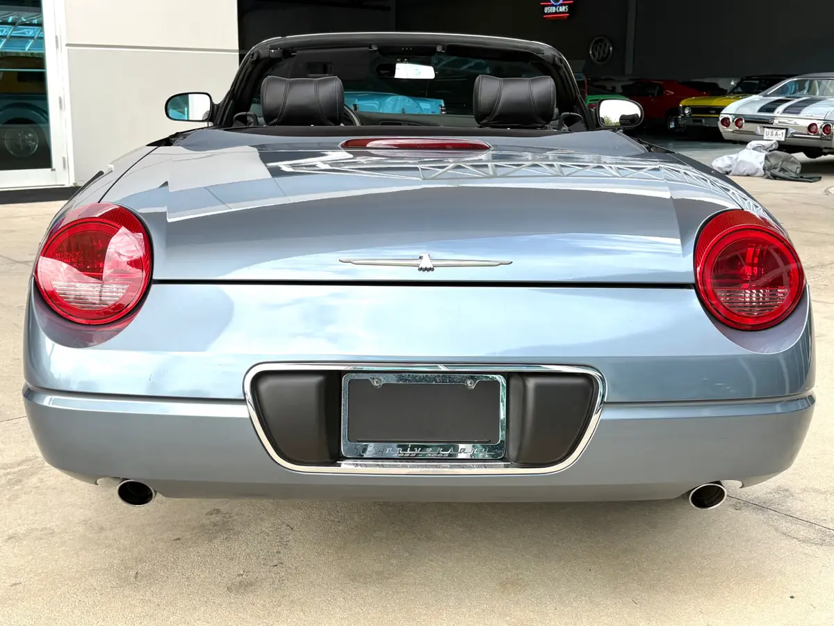 Vehicle photo 7