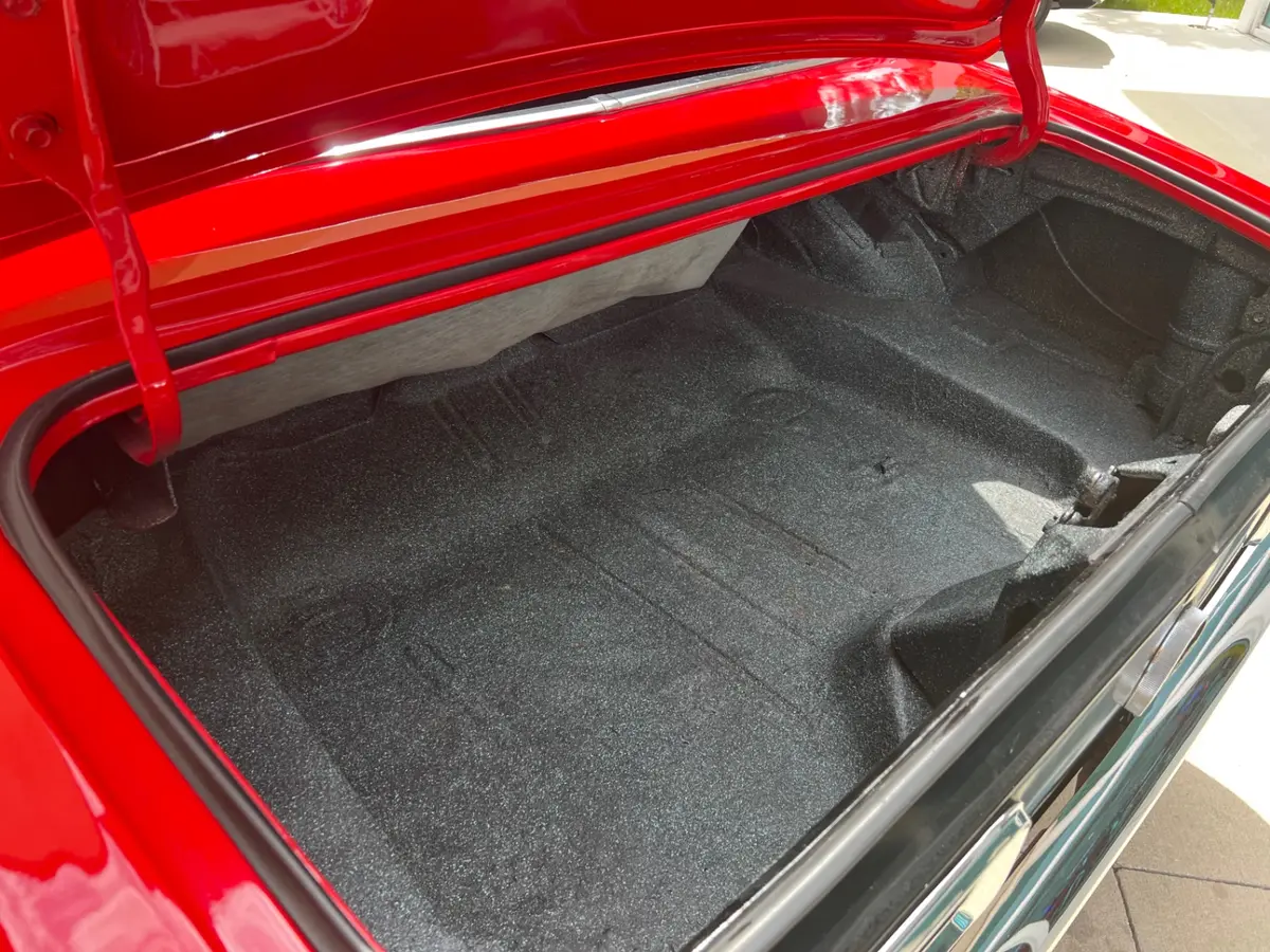 Vehicle photo 23