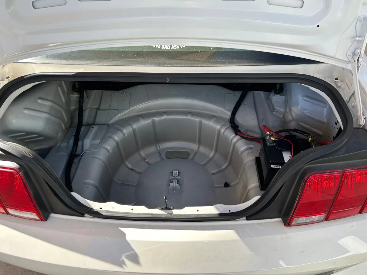 Vehicle photo 8