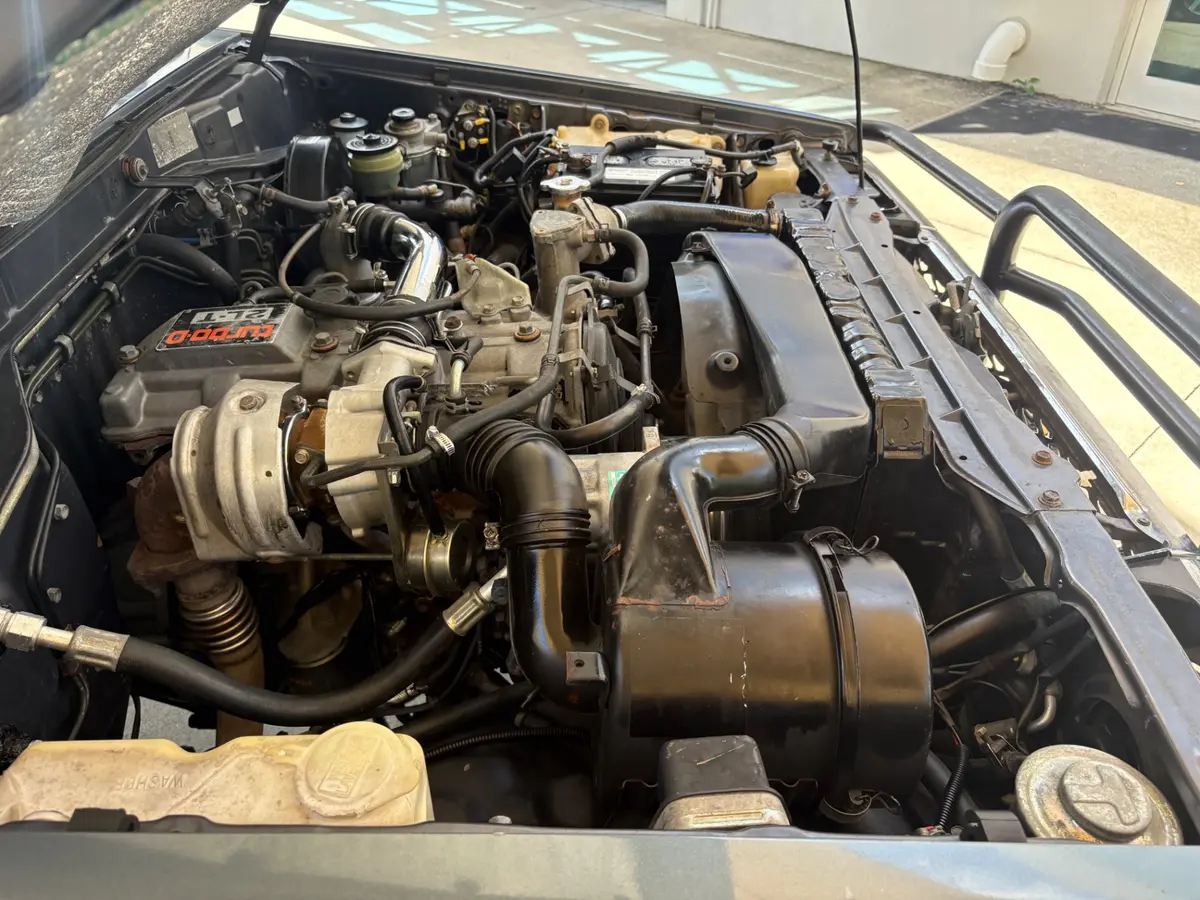 Vehicle photo 27