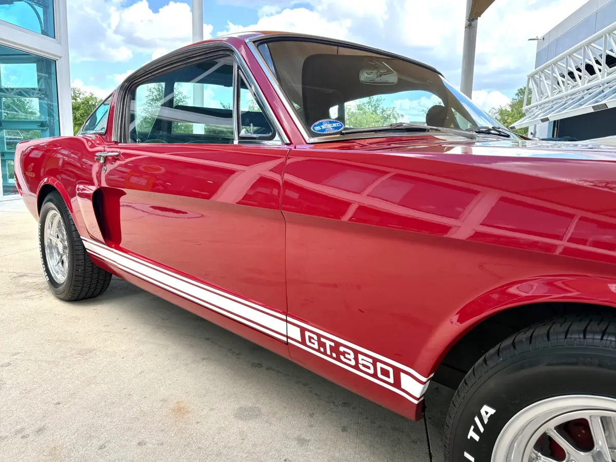 Vehicle photo 18