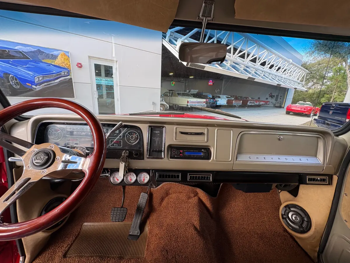Vehicle photo 35