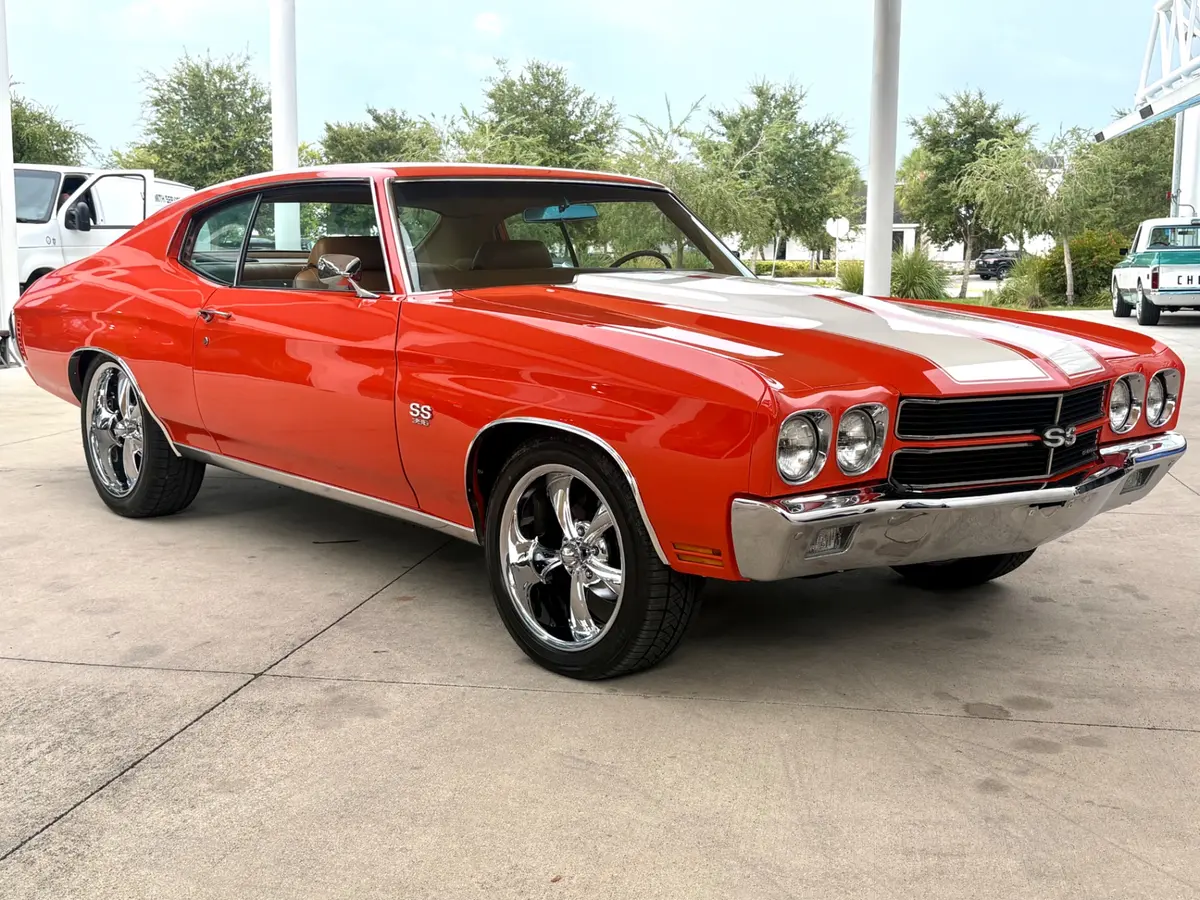 Vehicle photo 4