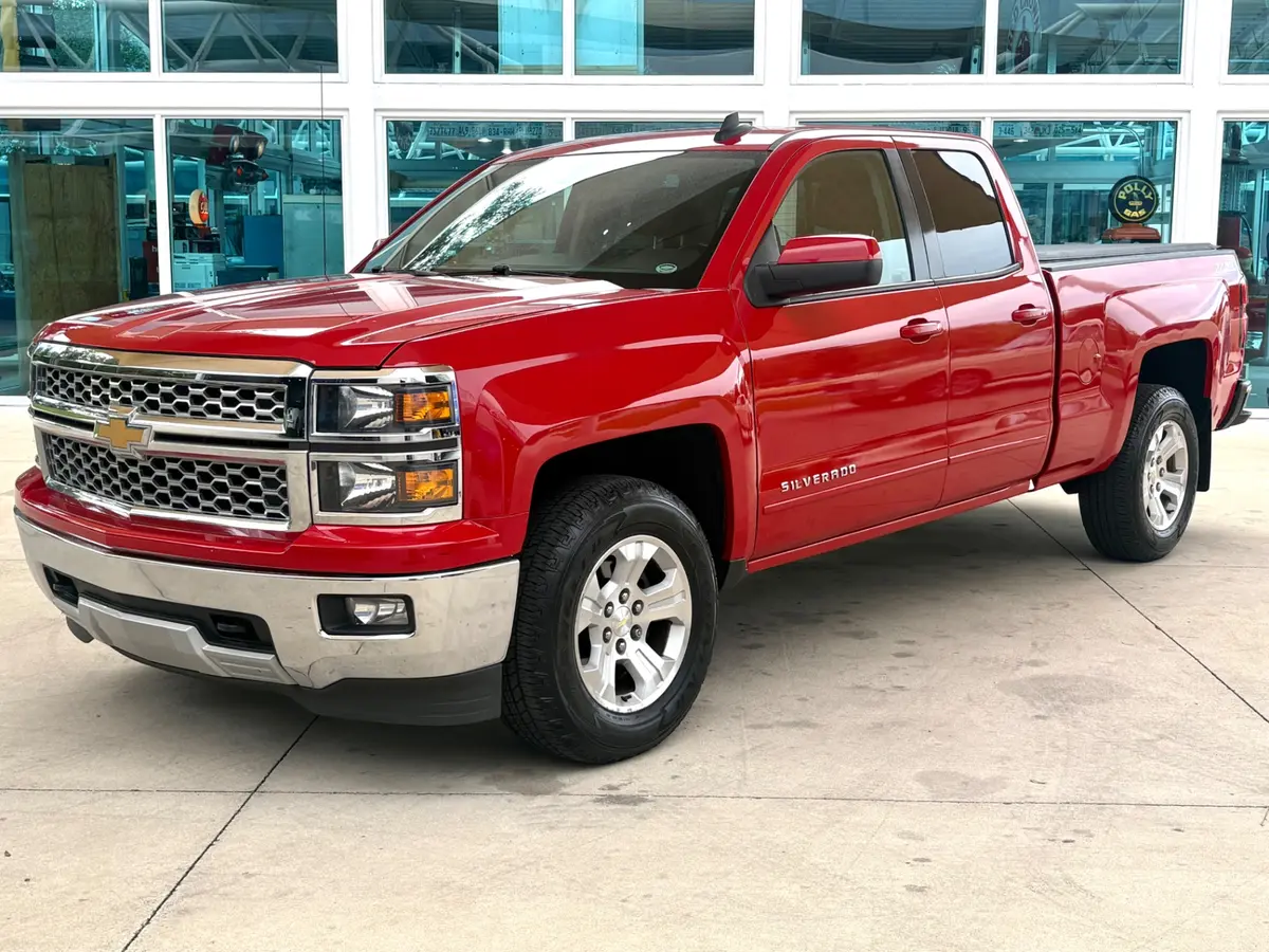 Vehicle photo 11