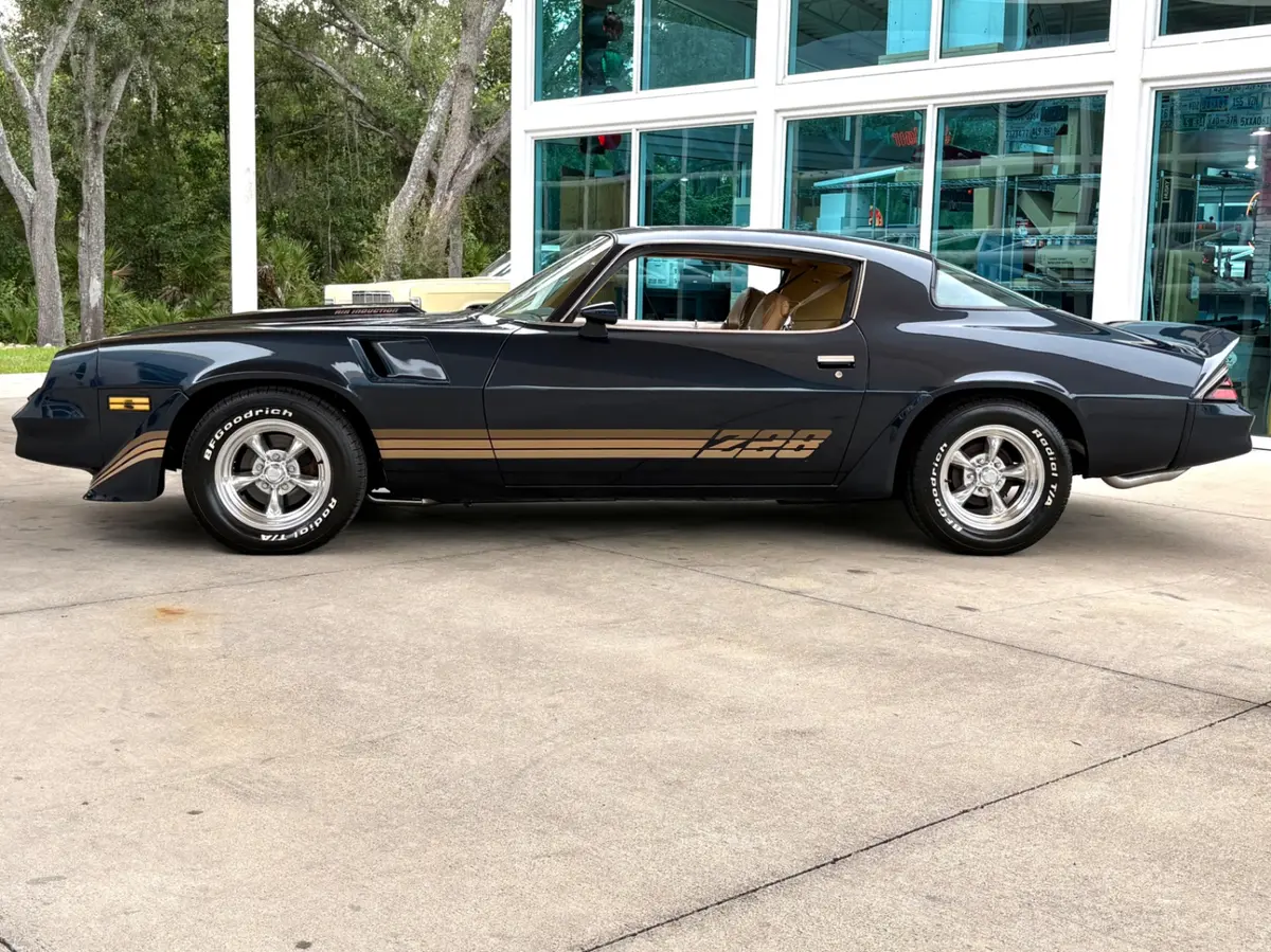 Vehicle photo 10