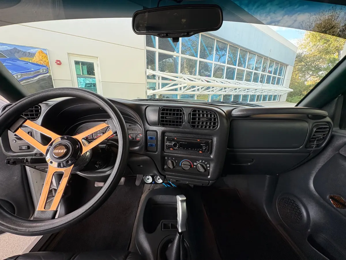 Vehicle photo 35