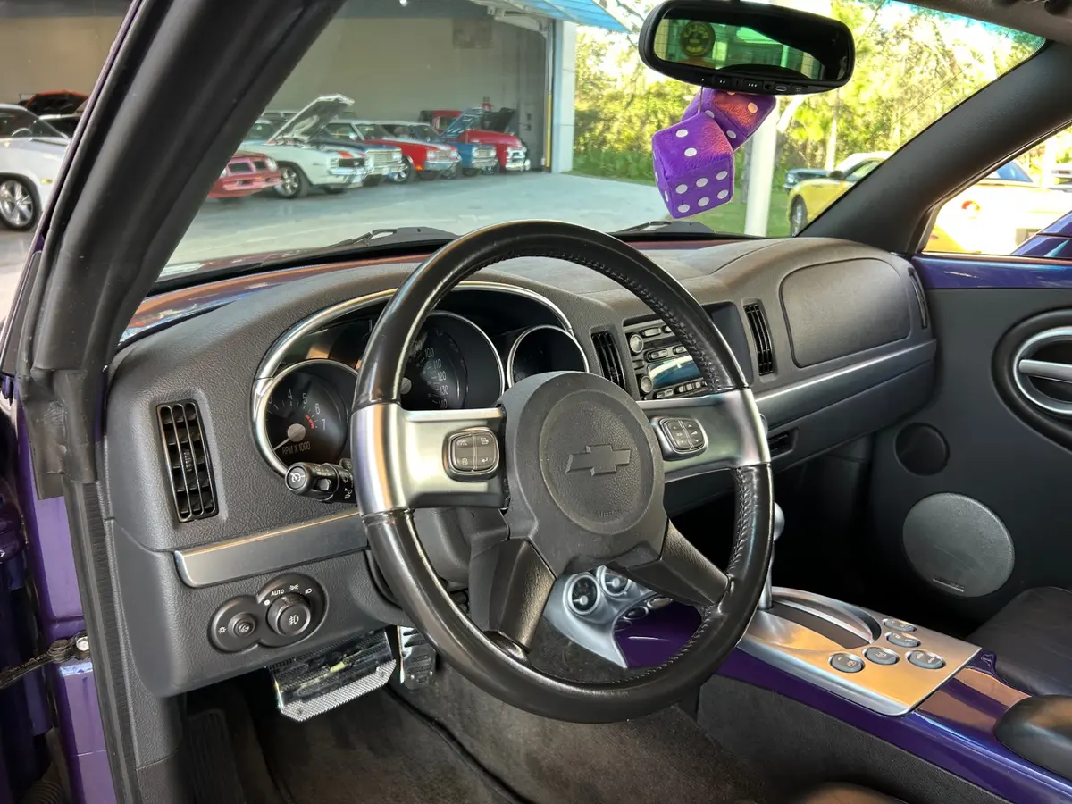 Vehicle photo 28