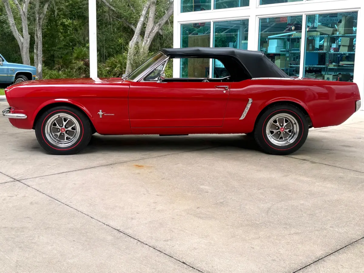 Vehicle photo 24