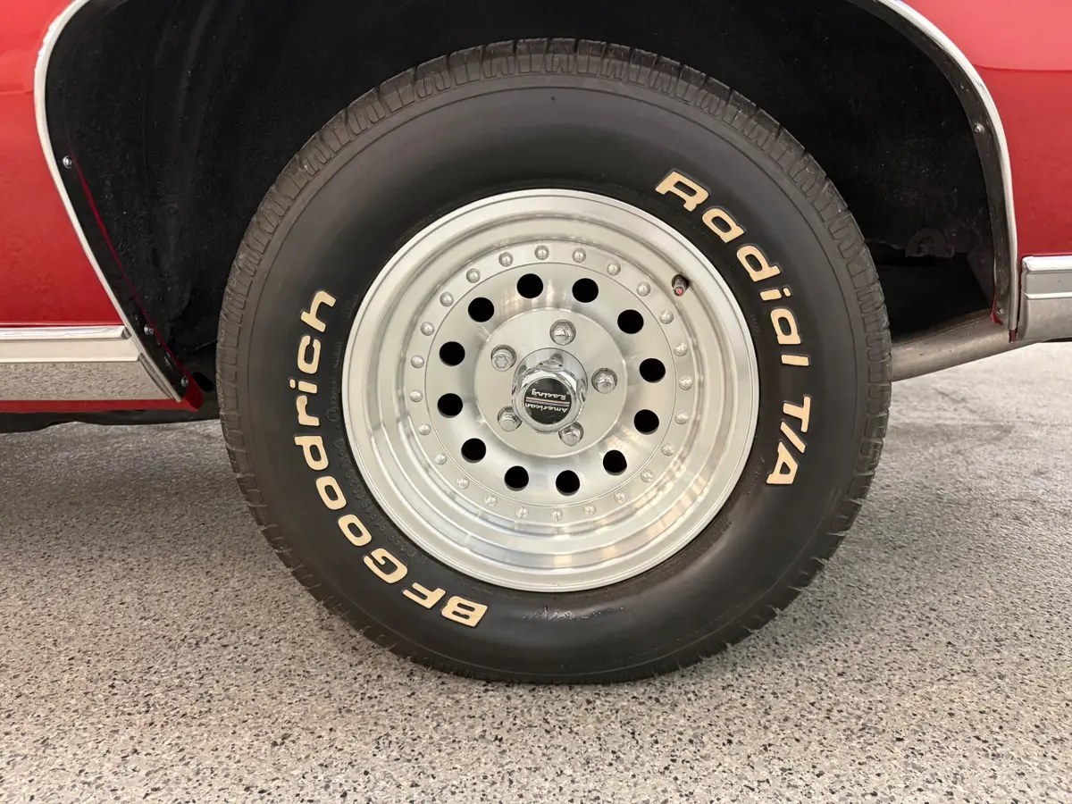 Vehicle photo 20