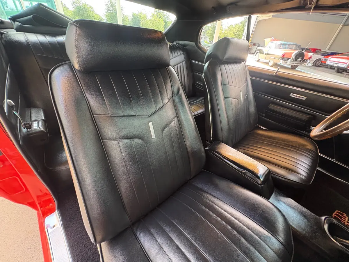 Vehicle photo 46