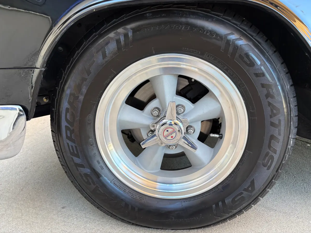 Vehicle photo 21