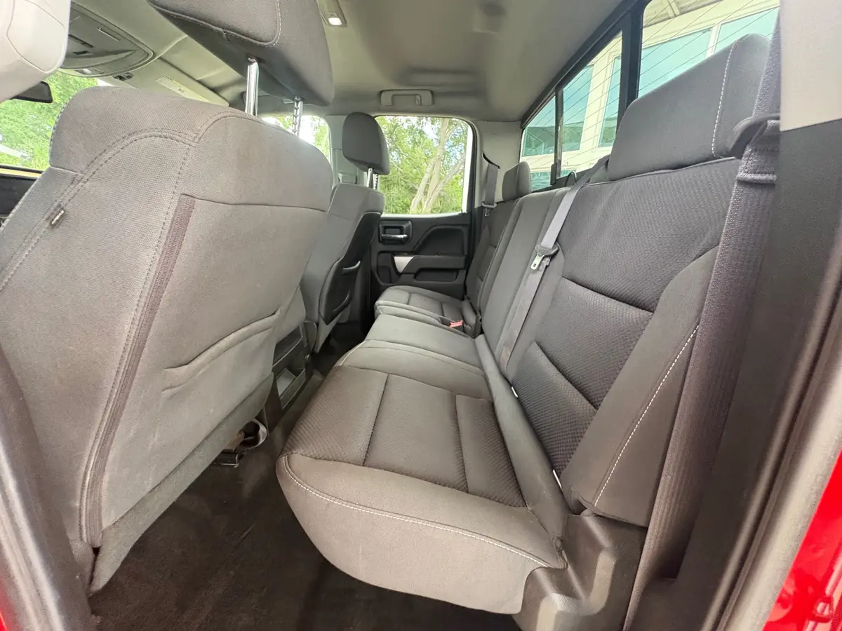 Vehicle photo 38