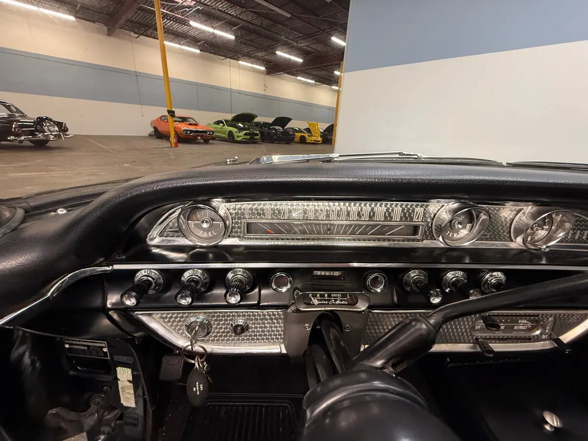 Vehicle photo 21