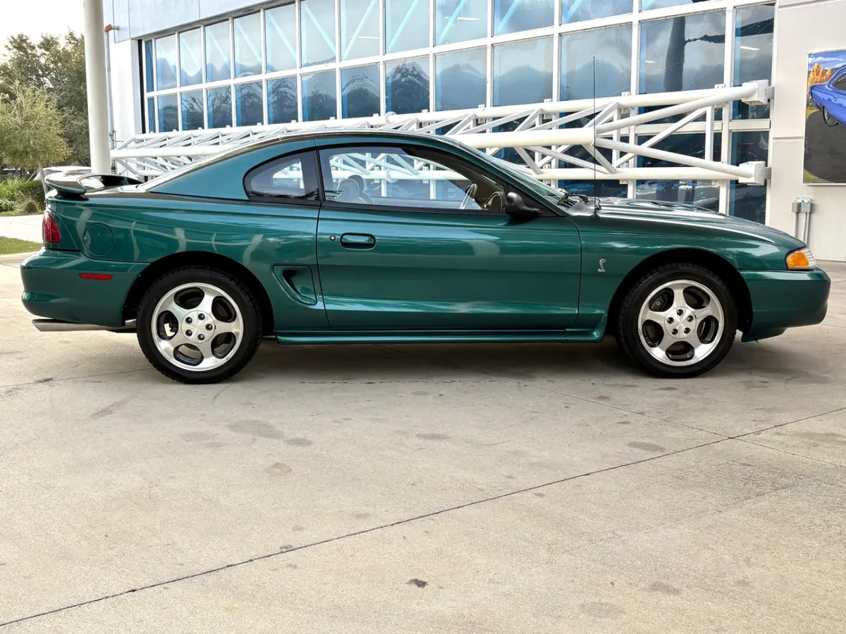 Vehicle photo 5