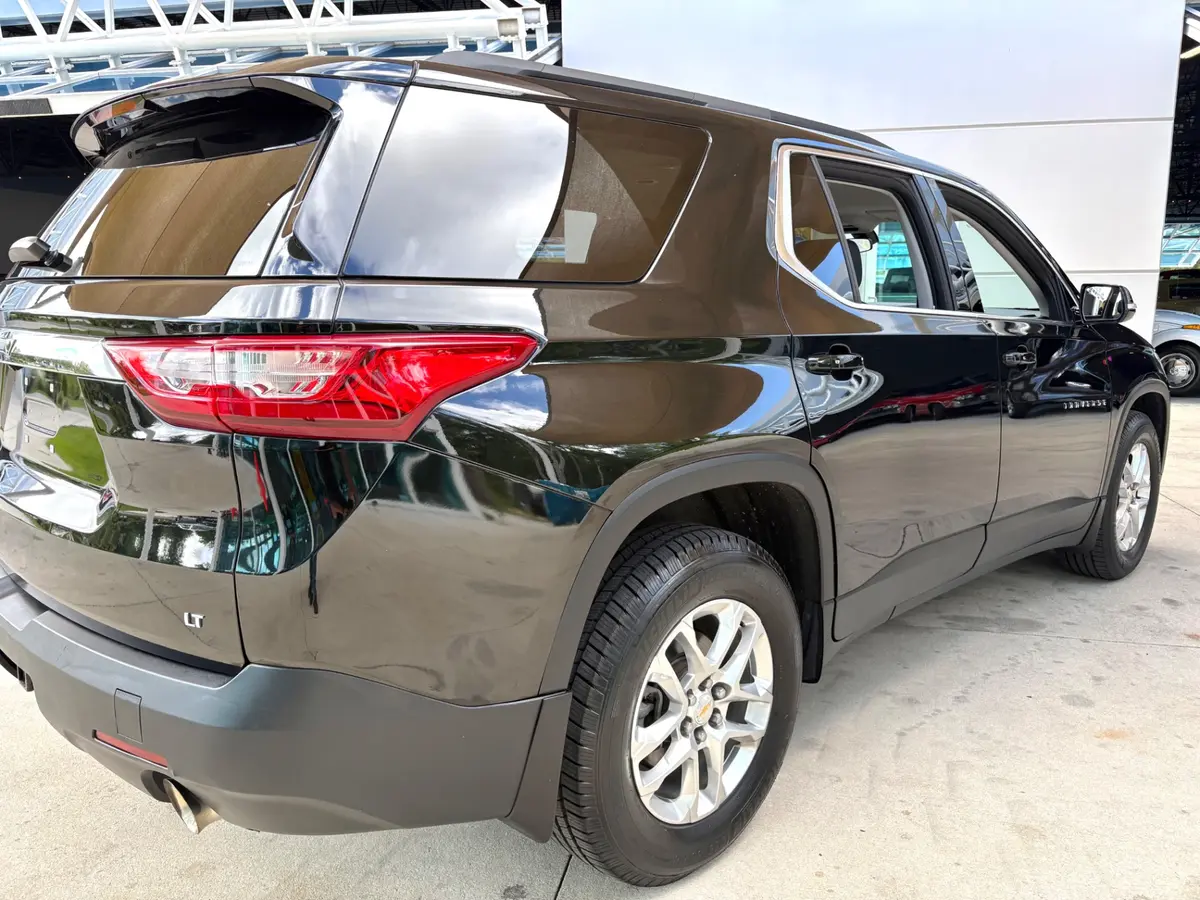 Vehicle photo 16