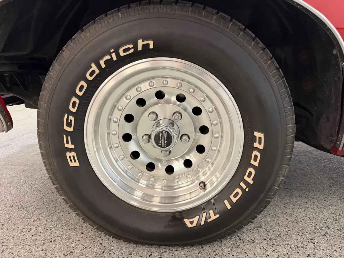 Vehicle photo 21
