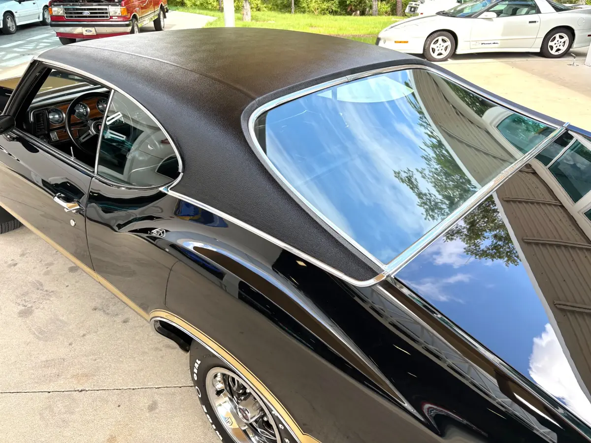 Vehicle photo 23